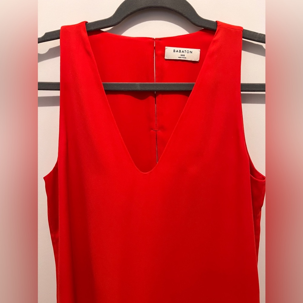 Aritzia Babaton top with cut out in the back size XXS